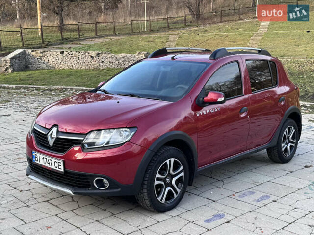 Красный Рено Сандеро, объемом двигателя 1.6 л и пробегом 88 тыс. км за 8799 $, фото 2 на Automoto.ua