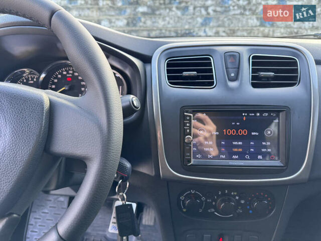 Красный Рено Сандеро, объемом двигателя 1.6 л и пробегом 88 тыс. км за 8799 $, фото 17 на Automoto.ua