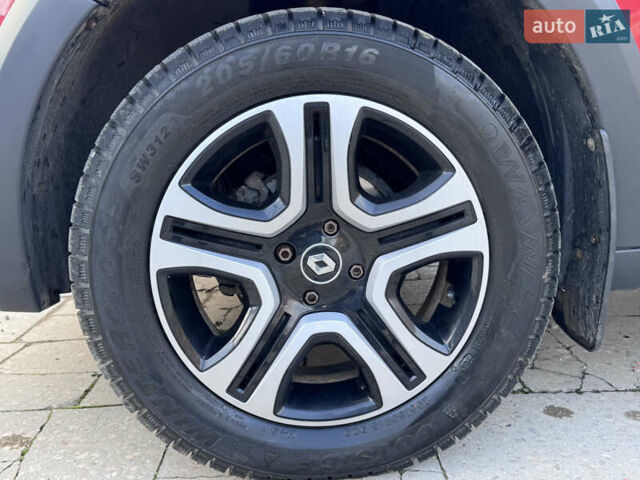 Красный Рено Сандеро, объемом двигателя 1.6 л и пробегом 88 тыс. км за 8799 $, фото 27 на Automoto.ua