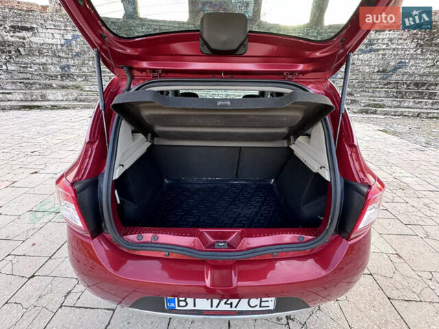 Красный Рено Сандеро, объемом двигателя 1.6 л и пробегом 88 тыс. км за 8799 $, фото 25 на Automoto.ua