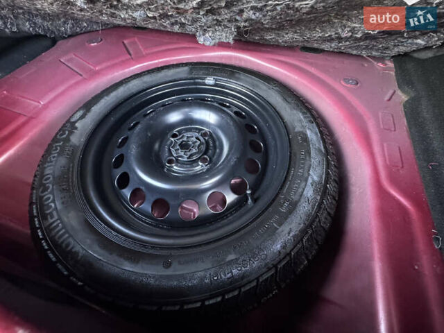 Красный Рено Сандеро, объемом двигателя 1.6 л и пробегом 88 тыс. км за 8799 $, фото 26 на Automoto.ua