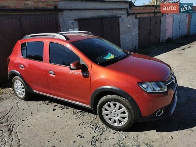 Рено Сандеро 2015 в Полтаве на Automoto.ua Красный Рено Сандеро, объемом двигателя 1.6 л и пробегом 88 тыс. км за 8500 $, фото 16 на Automoto.ua