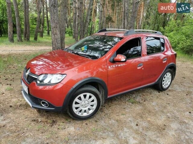 Рено Сандеро 2015 в Полтаве на Automoto.ua Красный Рено Сандеро, объемом двигателя 1.6 л и пробегом 88 тыс. км за 8500 $, фото 21 на Automoto.ua