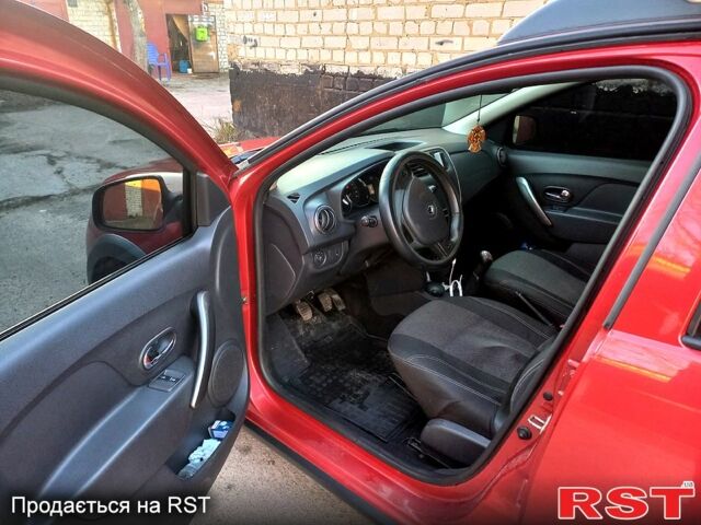 Красный Рено Сандеро, объемом двигателя 1.5 л и пробегом 146 тыс. км за 9500 $, фото 3 на Automoto.ua