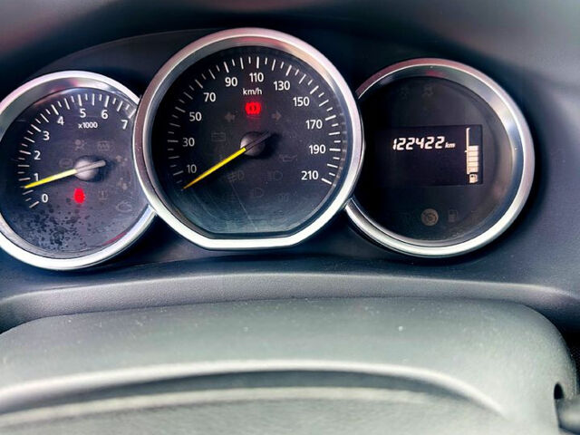 Красный Рено Сандеро, объемом двигателя 1.5 л и пробегом 125 тыс. км за 7900 $, фото 9 на Automoto.ua