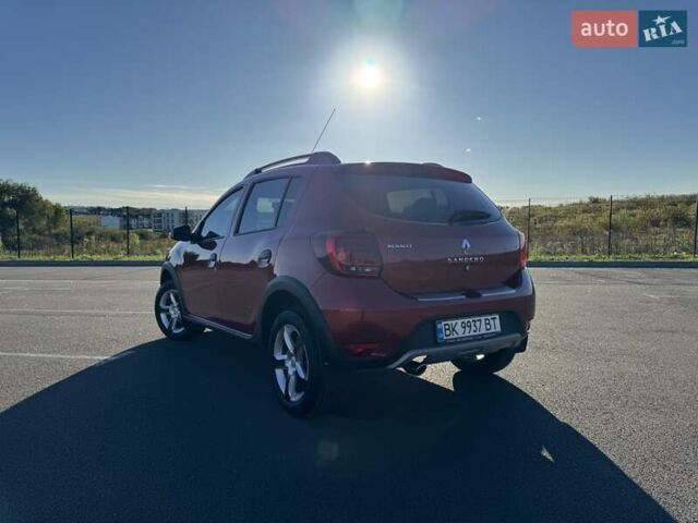Красный Рено Сандеро, объемом двигателя 1.46 л и пробегом 62 тыс. км за 9500 $, фото 5 на Automoto.ua