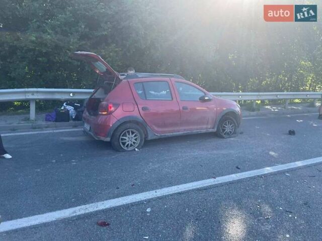 Красный Рено Сандеро, объемом двигателя 1.46 л и пробегом 260 тыс. км за 3950 $, фото 4 на Automoto.ua