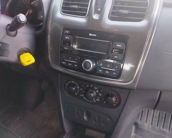 Красный Рено Сандеро, объемом двигателя 1.46 л и пробегом 260 тыс. км за 3950 $, фото 8 на Automoto.ua