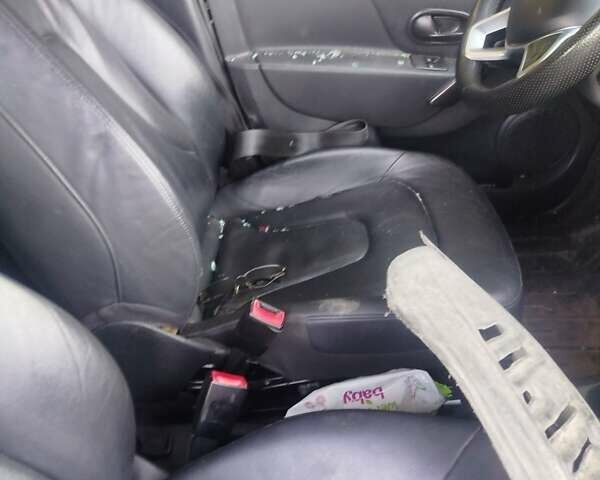 Красный Рено Сандеро, объемом двигателя 1.46 л и пробегом 260 тыс. км за 3950 $, фото 7 на Automoto.ua