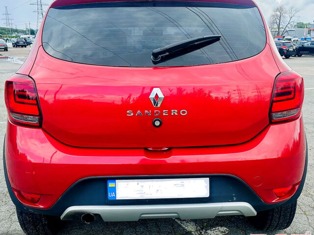 Красный Рено Сандеро, объемом двигателя 1.5 л и пробегом 125 тыс. км за 7900 $, фото 4 на Automoto.ua