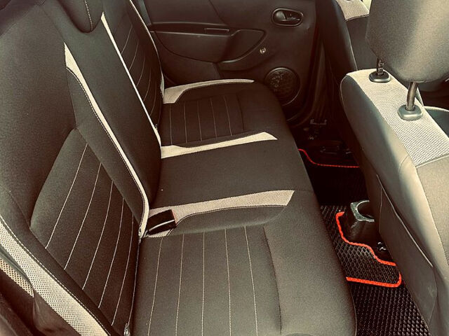 Красный Рено Сандеро, объемом двигателя 1.5 л и пробегом 125 тыс. км за 7900 $, фото 6 на Automoto.ua