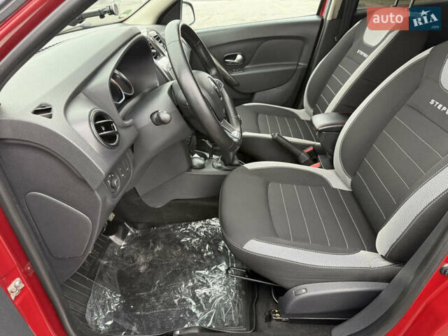 Красный Рено Сандеро, объемом двигателя 1.5 л и пробегом 94 тыс. км за 10700 $, фото 38 на Automoto.ua