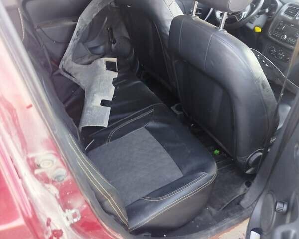 Красный Рено Сандеро, объемом двигателя 1.46 л и пробегом 260 тыс. км за 3950 $, фото 9 на Automoto.ua