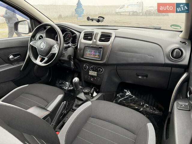 Красный Рено Сандеро, объемом двигателя 1.5 л и пробегом 94 тыс. км за 10700 $, фото 50 на Automoto.ua