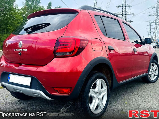 Красный Рено Сандеро, объемом двигателя 1.5 л и пробегом 125 тыс. км за 7900 $, фото 5 на Automoto.ua