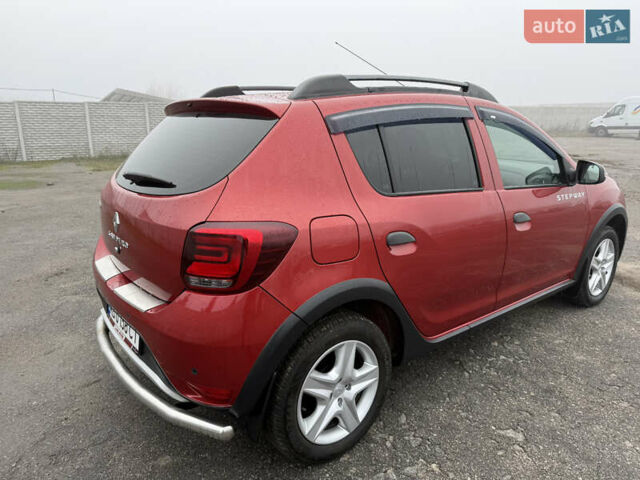 Красный Рено Сандеро, объемом двигателя 1.5 л и пробегом 94 тыс. км за 10450 $, фото 5 на Automoto.ua