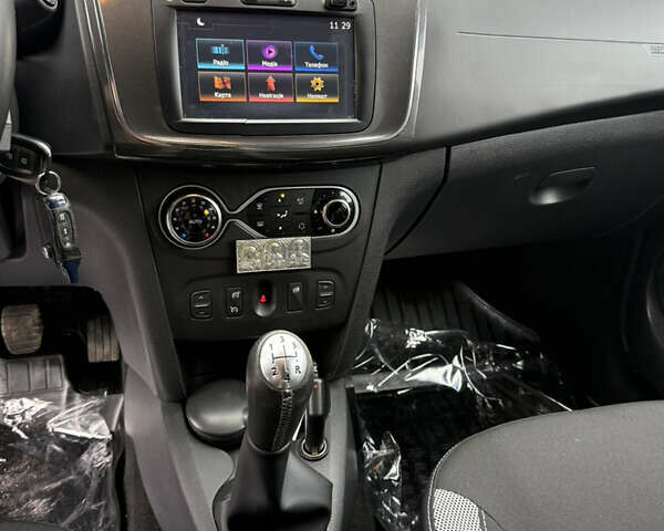 Красный Рено Сандеро, объемом двигателя 1.5 л и пробегом 94 тыс. км за 10450 $, фото 44 на Automoto.ua