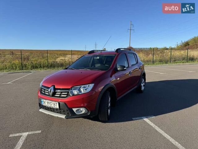 Красный Рено Сандеро, объемом двигателя 1.46 л и пробегом 62 тыс. км за 9500 $, фото 2 на Automoto.ua