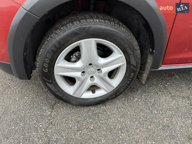 Красный Рено Сандеро, объемом двигателя 1.5 л и пробегом 94 тыс. км за 10700 $, фото 26 на Automoto.ua