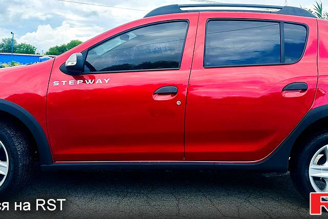 Красный Рено Сандеро, объемом двигателя 1.5 л и пробегом 125 тыс. км за 7900 $, фото 2 на Automoto.ua