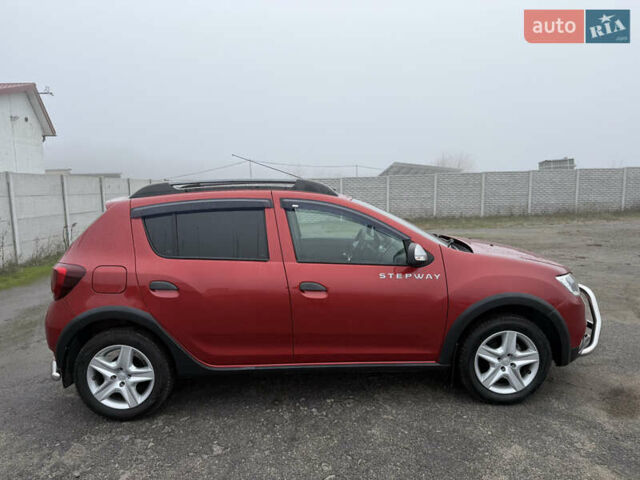 Красный Рено Сандеро, объемом двигателя 1.5 л и пробегом 94 тыс. км за 10700 $, фото 3 на Automoto.ua