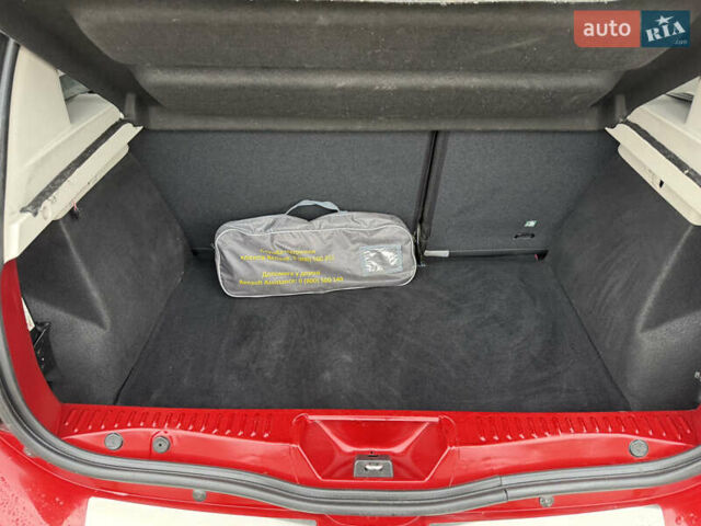 Красный Рено Сандеро, объемом двигателя 1.5 л и пробегом 94 тыс. км за 10700 $, фото 31 на Automoto.ua