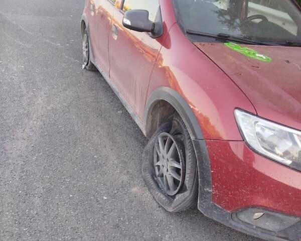 Красный Рено Сандеро, объемом двигателя 1.46 л и пробегом 260 тыс. км за 3950 $, фото 5 на Automoto.ua