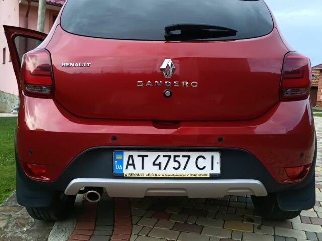 Красный Рено Сандеро, объемом двигателя 0 л и пробегом 75 тыс. км за 11500 $, фото 5 на Automoto.ua