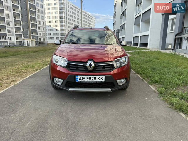 Красный Рено Сандеро, объемом двигателя 1.46 л и пробегом 107 тыс. км за 12000 $, фото 1 на Automoto.ua