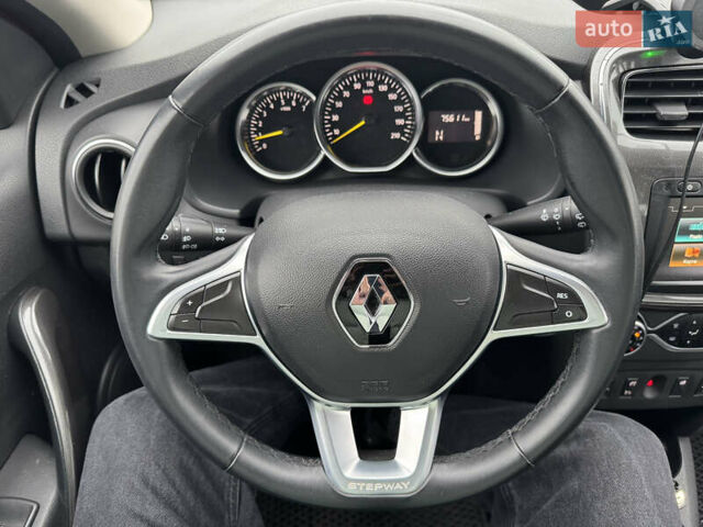 Червоний Рено Сандеро, об'ємом двигуна 0.9 л та пробігом 75 тис. км за 8890 $, фото 17 на Automoto.ua