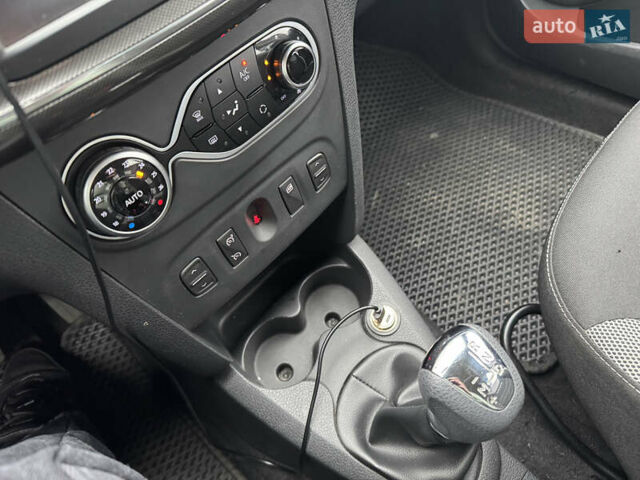 Червоний Рено Сандеро, об'ємом двигуна 0.9 л та пробігом 75 тис. км за 8890 $, фото 19 на Automoto.ua