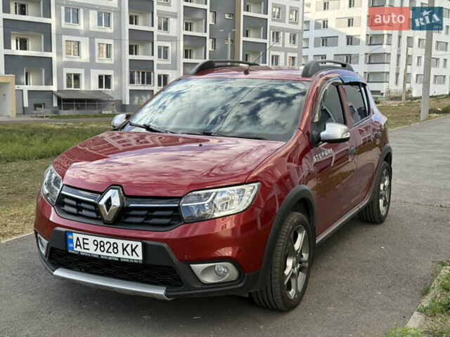 Красный Рено Сандеро, объемом двигателя 1.46 л и пробегом 107 тыс. км за 12000 $, фото 7 на Automoto.ua