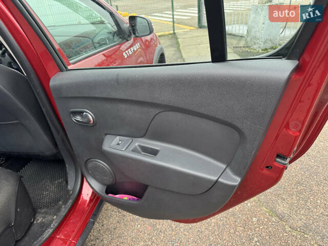 Червоний Рено Сандеро, об'ємом двигуна 0.9 л та пробігом 75 тис. км за 8890 $, фото 25 на Automoto.ua