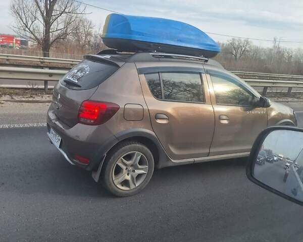 Красный Рено Сандеро, объемом двигателя 1.46 л и пробегом 90 тыс. км за 10500 $, фото 20 на Automoto.ua