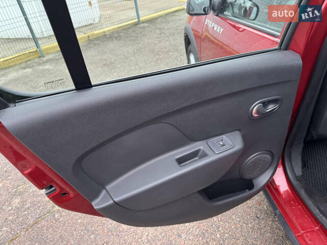 Червоний Рено Сандеро, об'ємом двигуна 0.9 л та пробігом 75 тис. км за 8890 $, фото 20 на Automoto.ua