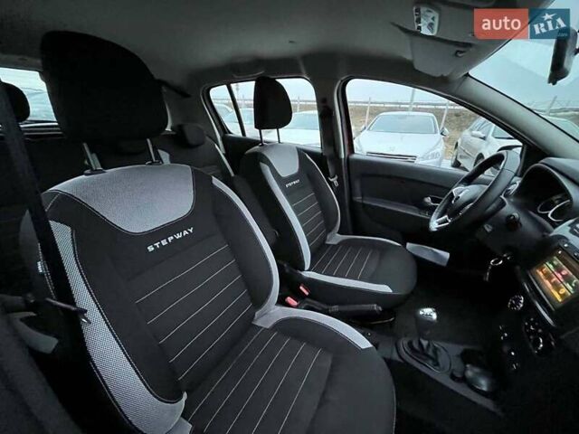 Красный Рено Сандеро, объемом двигателя 0.9 л и пробегом 47 тыс. км за 9790 $, фото 30 на Automoto.ua