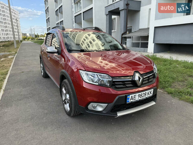 Красный Рено Сандеро, объемом двигателя 1.46 л и пробегом 107 тыс. км за 12000 $, фото 2 на Automoto.ua
