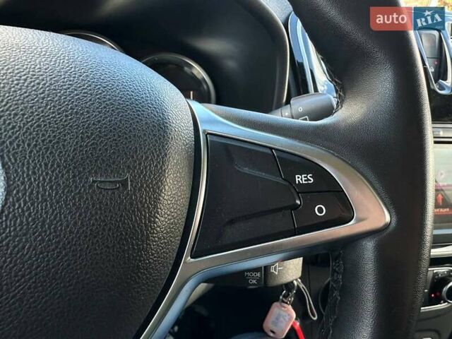 Красный Рено Сандеро, объемом двигателя 0.9 л и пробегом 91 тыс. км за 11990 $, фото 19 на Automoto.ua