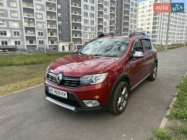 Красный Рено Сандеро, объемом двигателя 1.46 л и пробегом 107 тыс. км за 12000 $, фото 3 на Automoto.ua