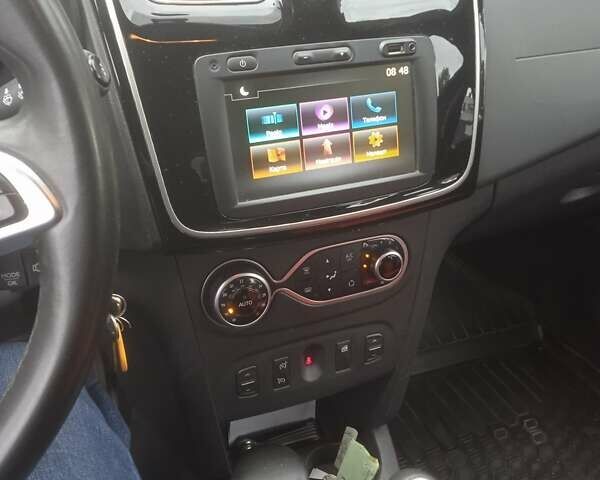 Красный Рено Сандеро, объемом двигателя 0.9 л и пробегом 79 тыс. км за 10700 $, фото 5 на Automoto.ua