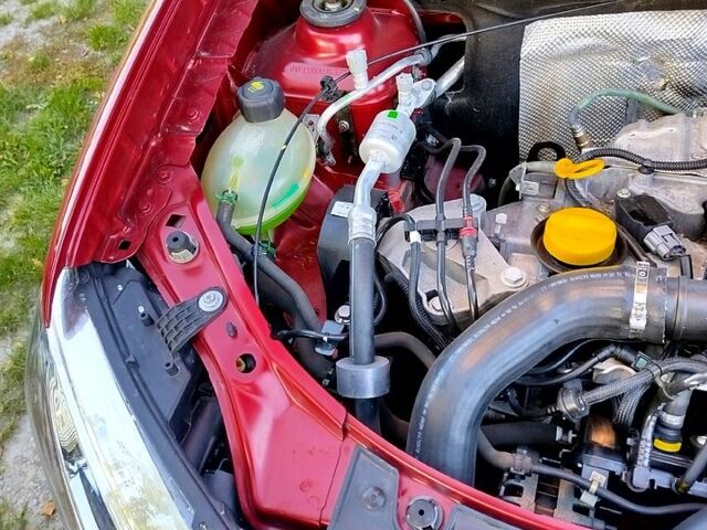 Рено Сандеро 2019 в Каменце-Подольском на Automoto.ua Красный Рено Сандеро, объемом двигателя 0.9 л и пробегом 49 тыс. км за 10700 $, фото 7 на Automoto.ua