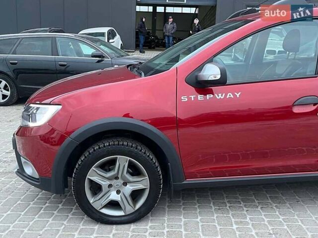 Красный Рено Сандеро, объемом двигателя 0.9 л и пробегом 47 тыс. км за 9790 $, фото 9 на Automoto.ua