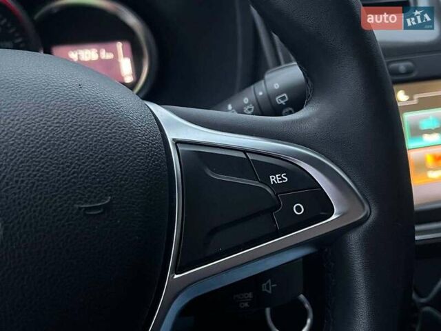 Красный Рено Сандеро, объемом двигателя 0.9 л и пробегом 47 тыс. км за 9790 $, фото 20 на Automoto.ua