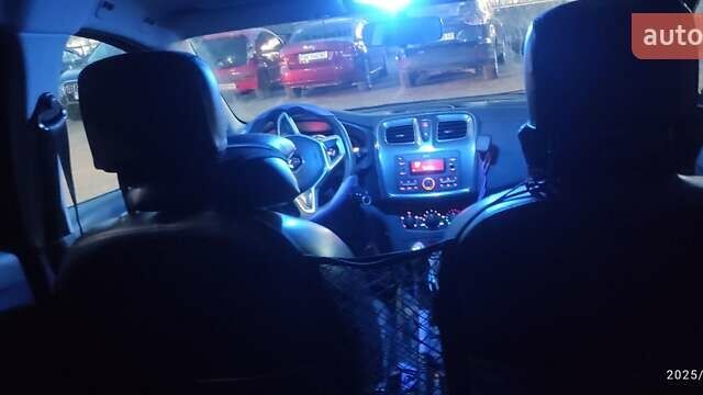 Красный Рено Сандеро, объемом двигателя 1.46 л и пробегом 90 тыс. км за 10500 $, фото 10 на Automoto.ua