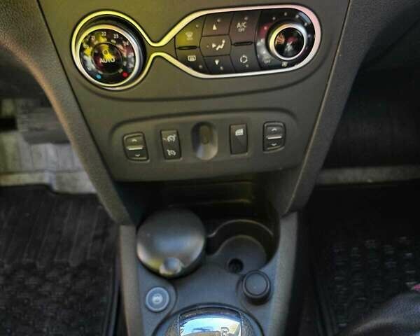 Червоний Рено Сандеро, об'ємом двигуна 0.9 л та пробігом 65 тис. км за 11500 $, фото 16 на Automoto.ua