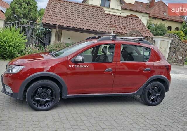 Красный Рено Сандеро, объемом двигателя 0.9 л и пробегом 108 тыс. км за 11500 $, фото 2 на Automoto.ua