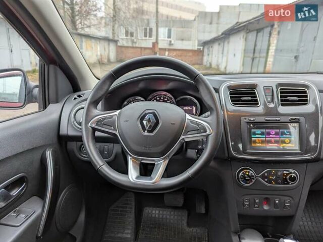 Красный Рено Сандеро, объемом двигателя 0.9 л и пробегом 18 тыс. км за 11000 $, фото 4 на Automoto.ua