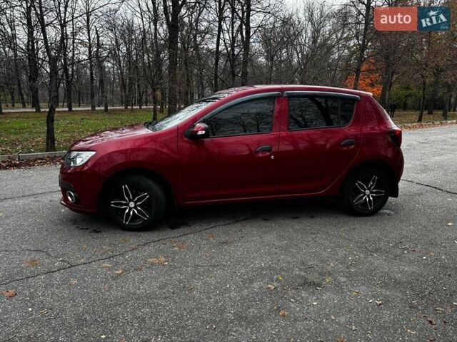 Красный Рено Сандеро, объемом двигателя 1 л и пробегом 43 тыс. км за 9880 $, фото 3 на Automoto.ua