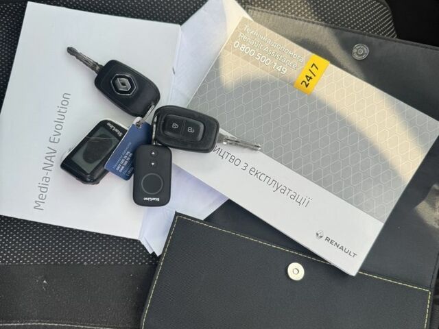 Красный Рено Сандеро, объемом двигателя 0.9 л и пробегом 105 тыс. км за 4450 $, фото 14 на Automoto.ua