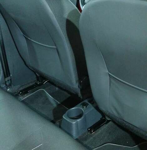 Красный Рено Сандеро, объемом двигателя 0.9 л и пробегом 48 тыс. км за 9678 $, фото 7 на Automoto.ua